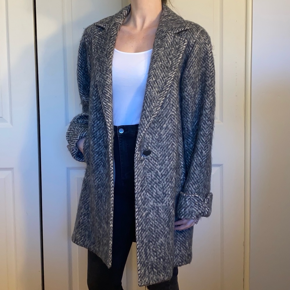 Saxton Hall Pure Virgin Wool Coat with button